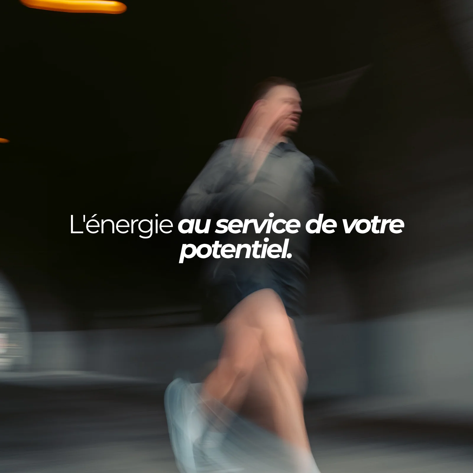 Coureur en mouvement dans un tunnel avec le message L'énergie au service de votre potentiel, visuel de la coenzyme Q10 ubiquinol Nutriforce