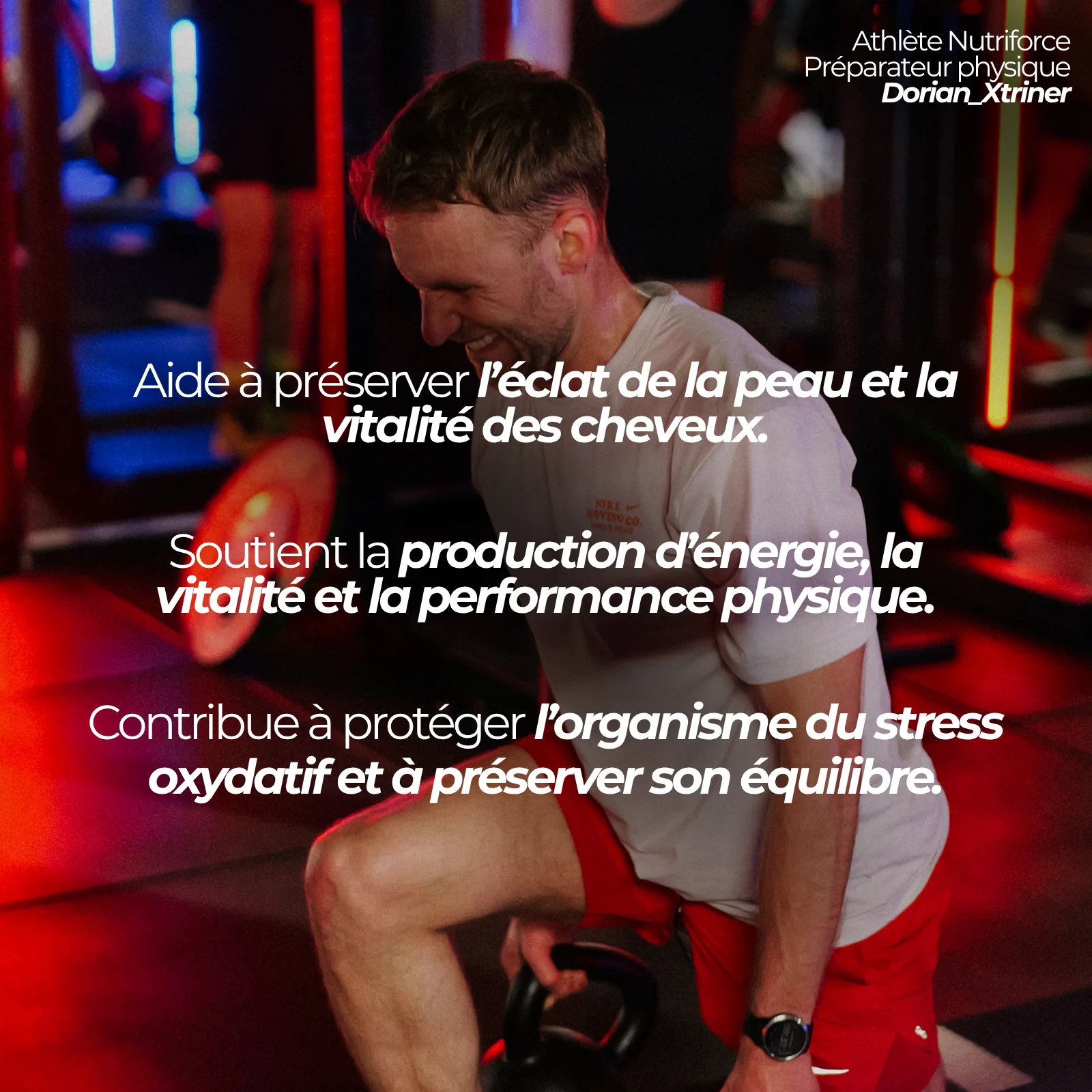 Dorian, préparateur physique et athlète Nutriforce, à l'entraînement avec un kettlebell : la coenzyme Q10 ubiquinol dans sa routine de sportif