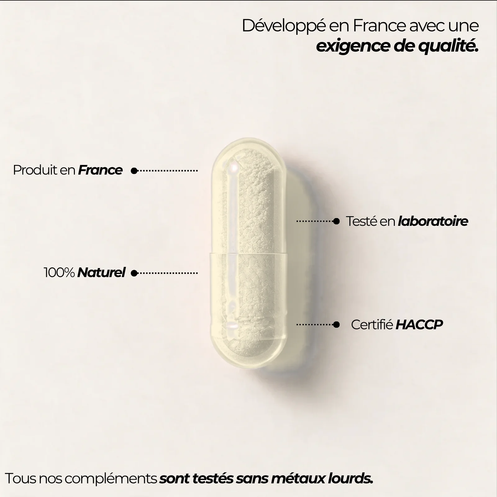 Gélule de coenzyme Q10 Nutriforce remplie de poudre d'ubiquinol blanc cassé, développée et produite en France sous démarche HACCP, contrôlée sans métaux lourds