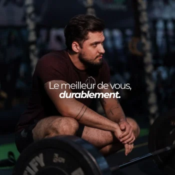 Athlète assis après une séance : le NMN Nutriforce, nicotinamide mononucléotide dosé à 500 mg, se prend à raison d'une capsule par jour
