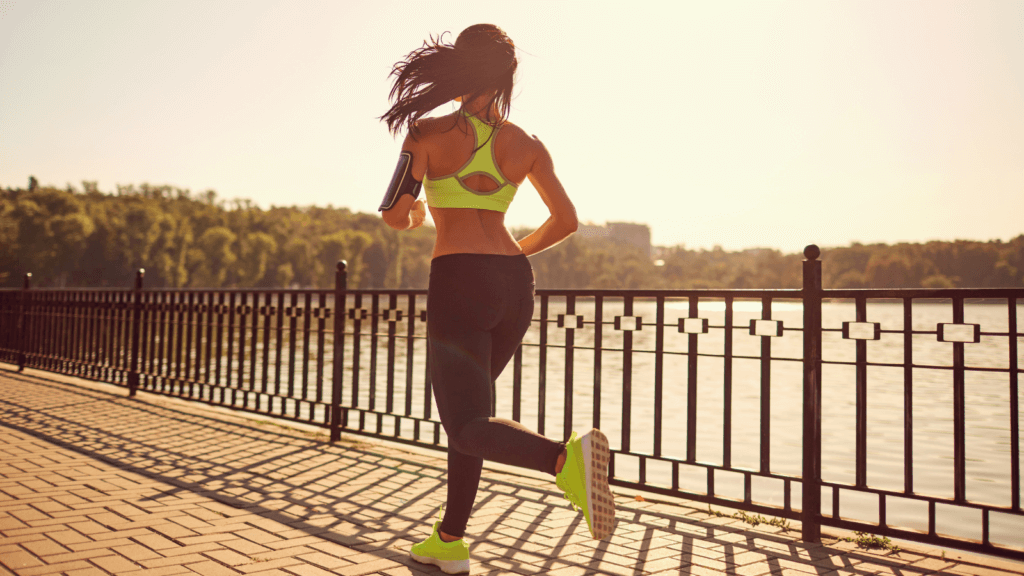 Femme très endurante en faisant du sport après avoir acheté du Tudca en France en pharmacie. Énormément de bienfaits sans effets secondaires.