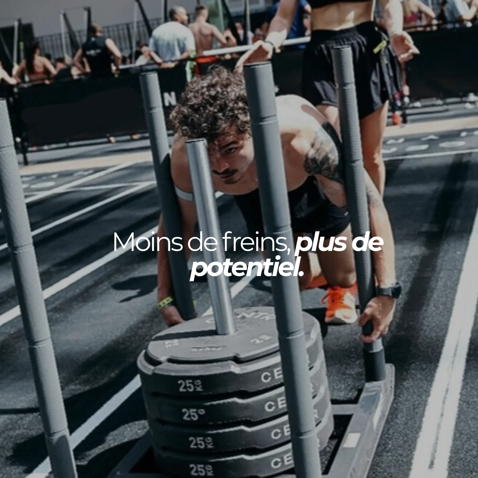 Athlètes en entraînement de force en extérieur : le complexe bloqueur de myostatine Nutriforce se prend à raison de deux gélules par jour