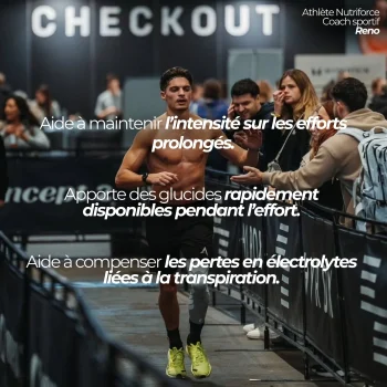 Reno, coach sportif, athlète Hyrox Pro et partenaire Nutriforce, en pleine course sur une compétition Hyrox : un gel endurance aux glucides rapidement disponibles
