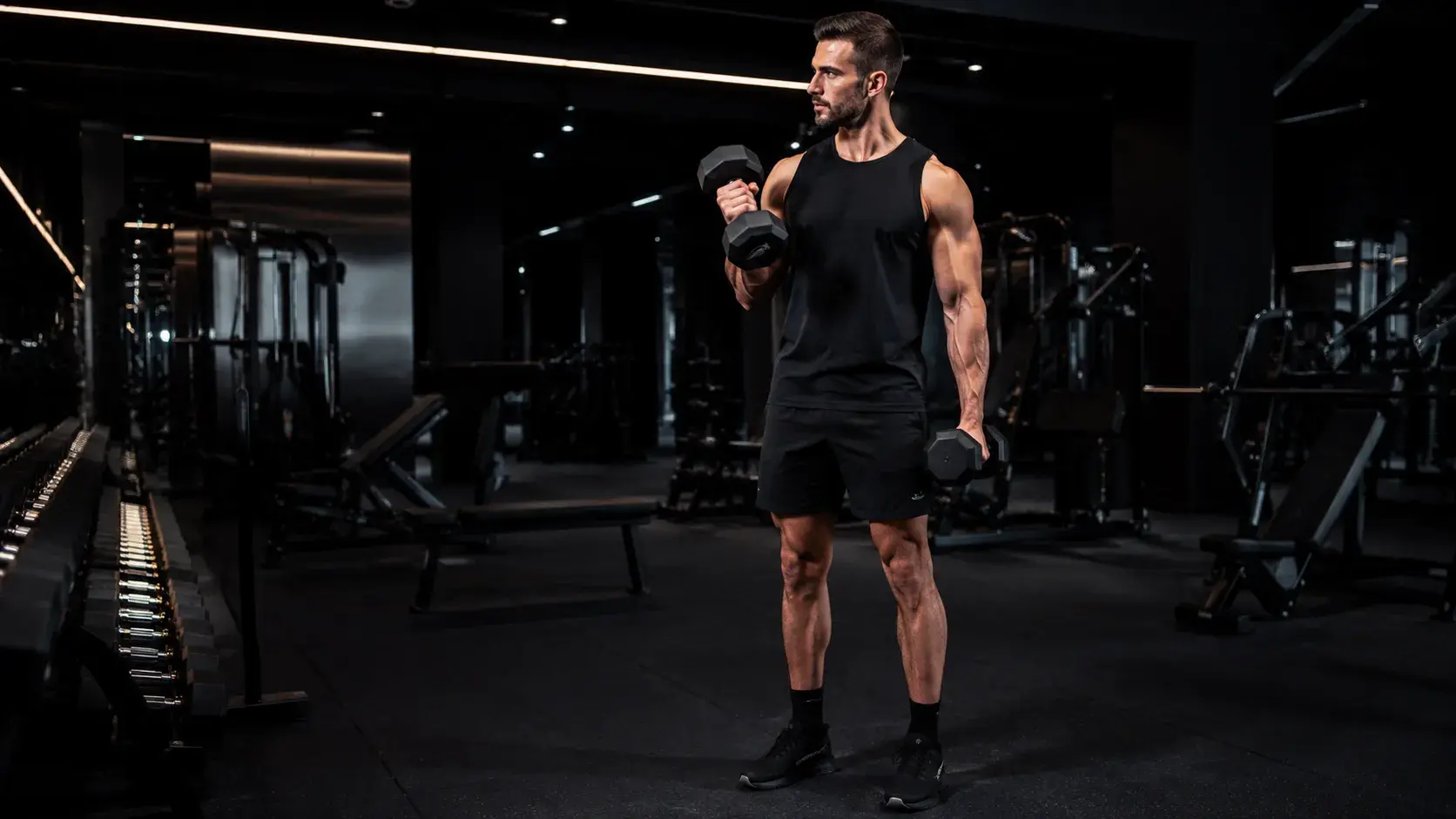 Curl marteau : muscles travaillés, technique d’exécution, bienfaits et différences avec le curl biceps
