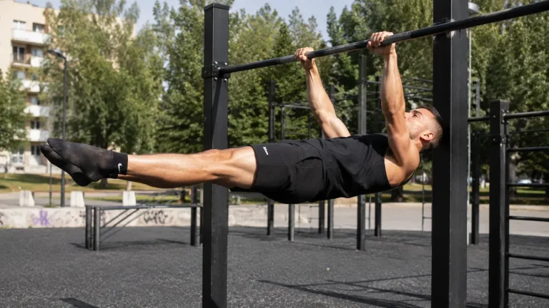 Front lever : le guide complet pour apprendre cette figure de street workout et muscler son dos au poids du corps