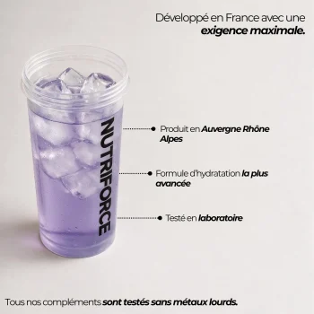 Complément d'électrolytes saveur cassis avec logos de certifications ingrédients 100% purs et naturels.