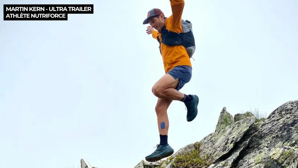 Martin Kern, ultra-traileur et athlète Nutriforce, en course sur un sentier de montagne